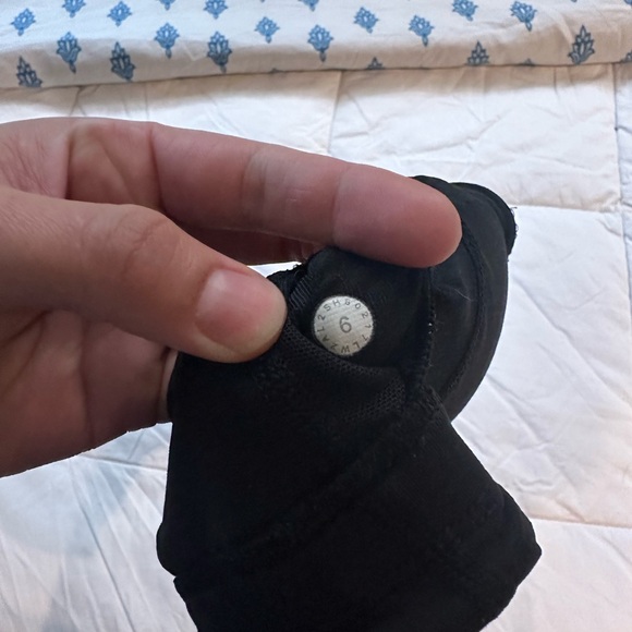 EUC Lululemon Bra - Picture 5 of 6